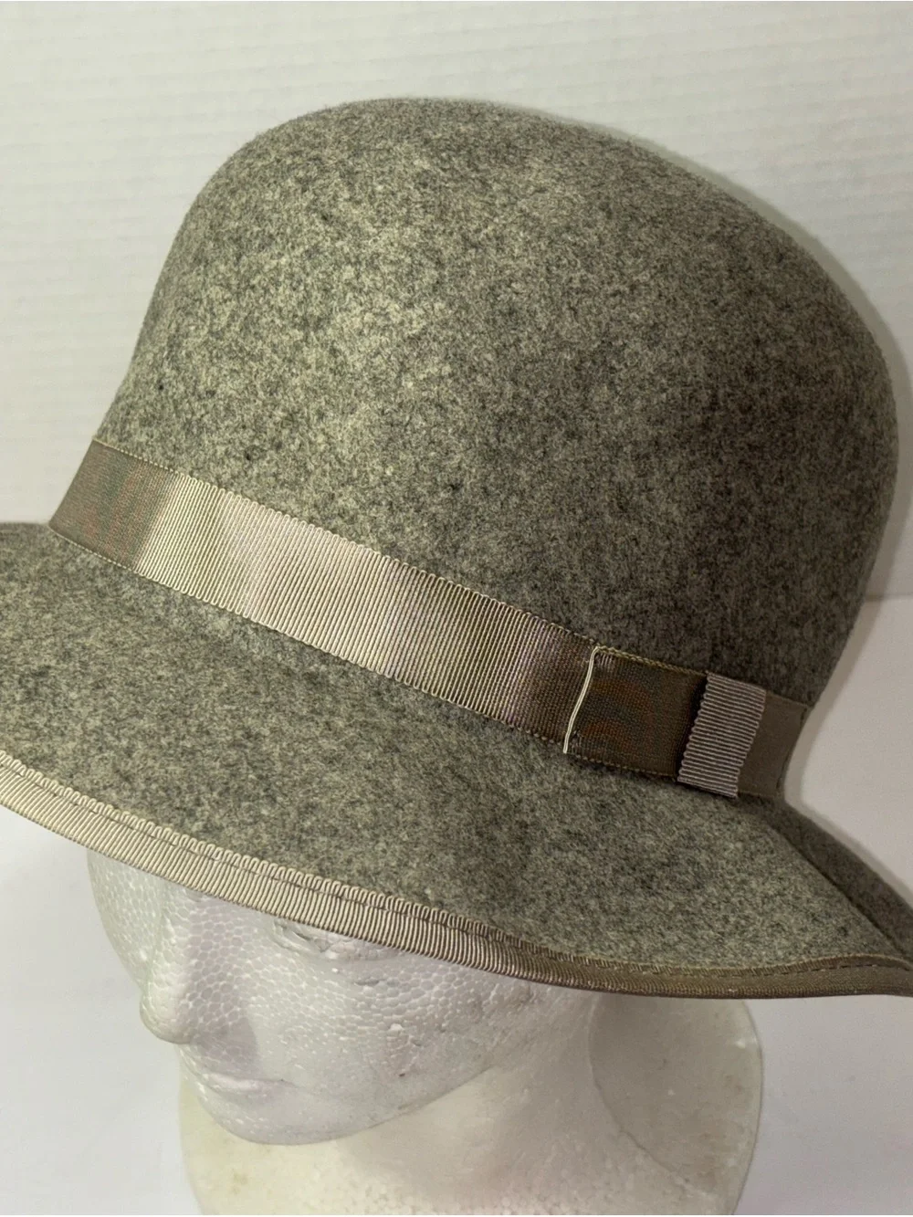 Esprit Grey Felt Bowler Hat with Grosgrain Trim Vintage 1980’s Back to College